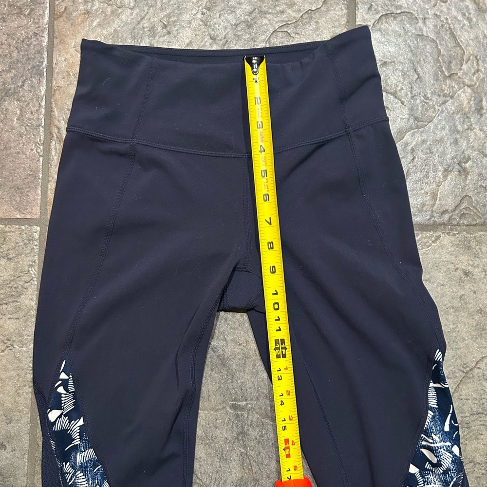 ATHLETA BUTTER SOFT SALUTATION 7/8 MIXED BEACH PRINTS NAVY MESH BOTTOMS - Picture 9 of 14